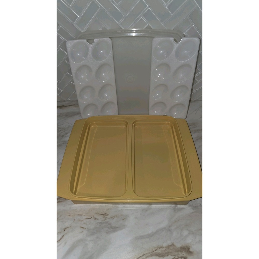 Tupperware Deviled Egg Keeper Carrier With Trays Vintage #723 #665 Harvest Gold - Picture 2 of 5
